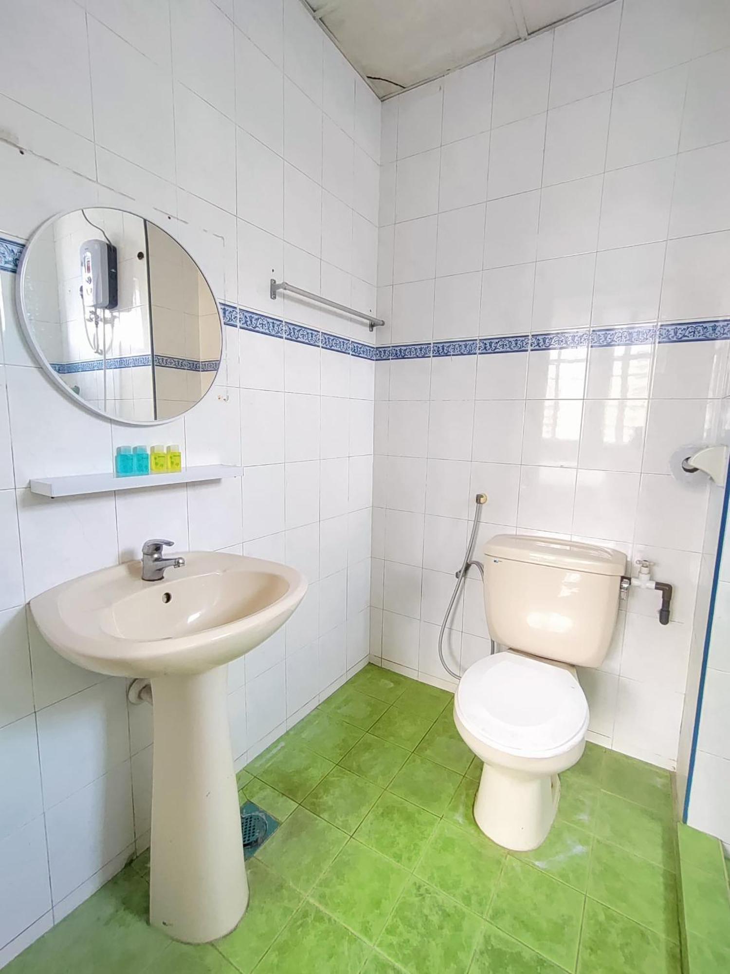 The Little Star Studio Hotel- Star Regency บรินชัง ภายนอก รูปภาพ